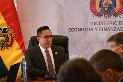 Morales vuelve a descartar la abrogación del decreto 5676 y anuncia “cambio radical a la estructura de precios” 