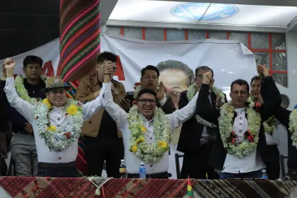 Lara: “Los corruptos no quieren dejar de robar, pero los vamos a derrotar en las subnacionales a toditos estos dinosaurios”