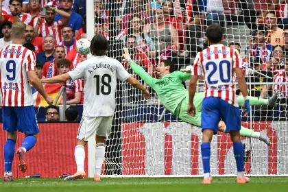 Atlético golea 5-2 al Real Madrid en el derbi y le quita el invicto en La Liga