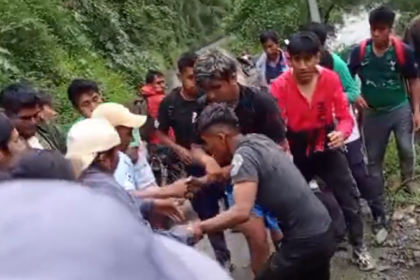 “Estaba gateando”: Rescatan a uno de los tres desaparecidos en el accidente de los Yungas; buscan a otros dos jóvenes