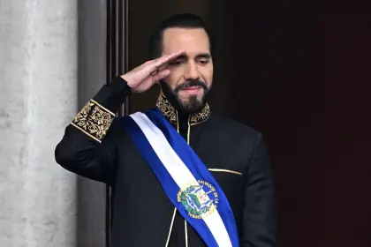 Congreso salvadoreño controlado por Bukele aprueba la reelección indefinida 