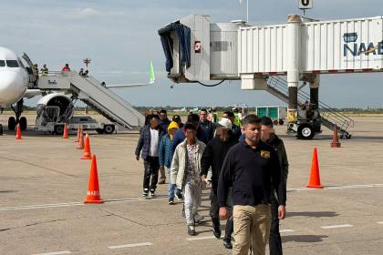 Chile expulsa a 23 bolivianos con problemas migratorios y antecedentes penales 