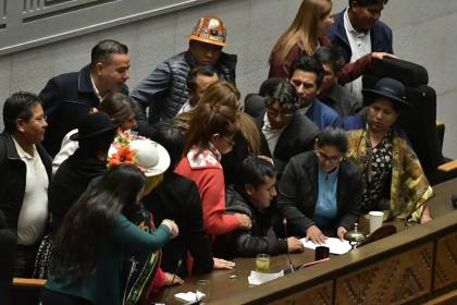 Evistas toman la testera en Diputados y declaran cuarto intermedio en elección de nueva directiva