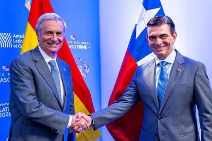 Interconexión, seguridad y oleoducto: Los acuerdos que Bolivia firmará con Chile en la visita de Kast