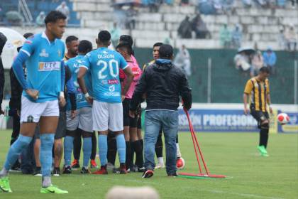 San Antonio - The Strongest: partido demorado por la lluvia