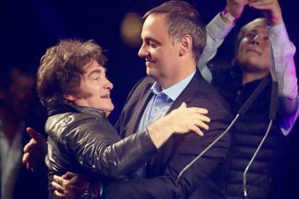 Manuel Adorni, vocero de Milei, gana las elecciones legislativas en Buenos Aires