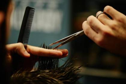 Barbero fue apuñalado por un cliente que le exigía rebaja en el precio, reporta la Policía