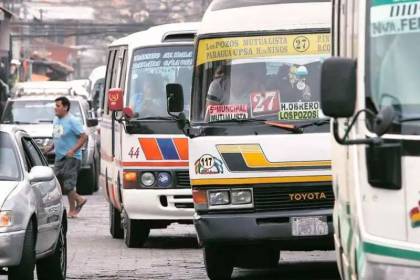 Alcaldía cruceña anuncia que cumplirá fallo que autoriza incremento del pasaje en micro, una vez sean notificados