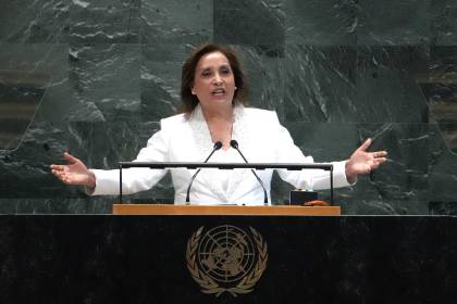 Fuerzas políticas en el Congreso presentan pedidos de destitución de presidenta de Perú