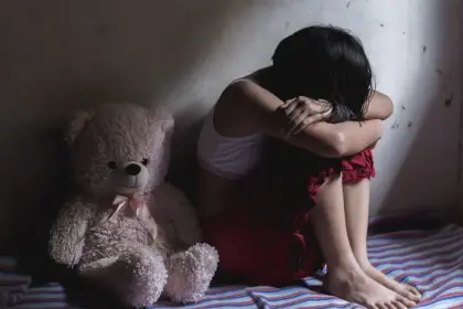 Adolescente de 15 años sufrió graves agresiones por su padrastro durante cinco años, reporta la Fiscalía 