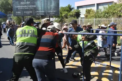 “Estamos en quiebra, no queremos bloqueos”, sector lechero instala vigilia en el aeropuerto de Cochabamba 