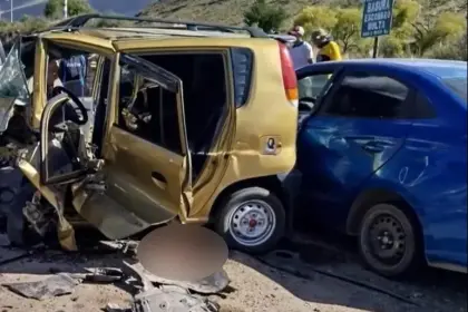 Dos muertos y seis heridos deja una colisión múltiple en la carretera Potosí - Sucre, reporta la Policía 