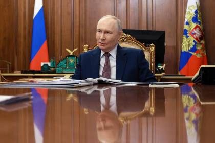 Rusia confirmó el bloqueo de WhatsApp y restricciones progresivas contra Telegram 