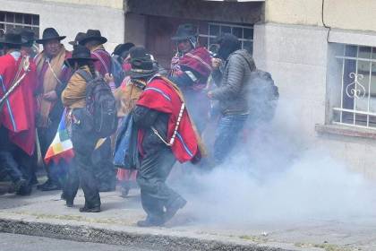 Ponchos Rojos dicen que uno de sus dirigente está en “estado critico” tras gasificación en La Paz 