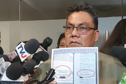 Diputado Arce denuncia que su número de celular fue publicado como servicio de compañía y apunta al Gobierno