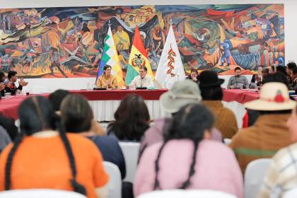 El Gobierno anuncia diálogo con las juntas vecinales de El Alto para este domingo y convoca a la dirigencia de los campesinos de La Paz