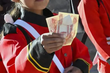 Gobierno ratifica que este lunes comienza el pago del Bono Juancito Pinto 