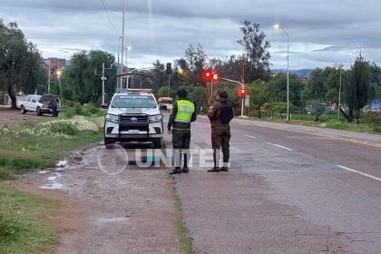 Hallan el cuerpo sin vida de un hombre en plena vía pública, presumen que fue atropellado y arrastrado