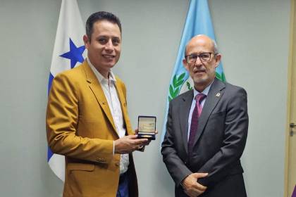 Lara se reúne en Panamá con el presidente del Parlamento Latinoamericano y Caribeño para hablar de la integración regional