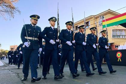 Inicia la Parada Militar del Bicentenario con la presencia del presidente Luis Arce