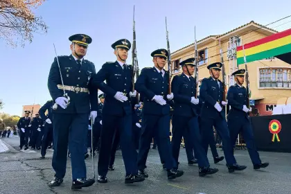 Inicia la Parada Militar del Bicentenario con la presencia del presidente Luis Arce