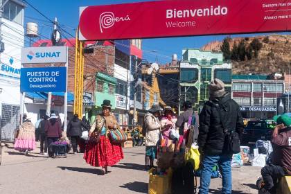 El boliviano se devalúa en Desaguadero, golpea al comercio, al trabajo y alienta el contrabando