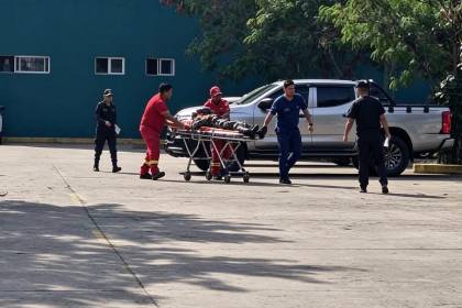 Comando confirma dos policías heridos de bala en desbloqueo en San Julián; uno fue evacuado a la capital cruceña