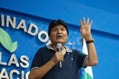 Evo dice que “nombrar magistrados por ley es antidemocrático”, pese a haberlo hecho en su Gobierno