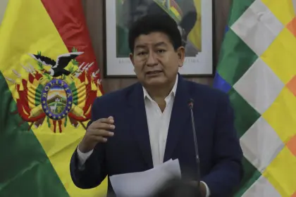 Montaño analiza postularse a la Gobernación de Santa Cruz tras dejar el Ministerio de Obras Públicas