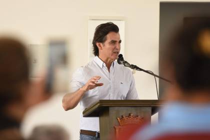 Saavedra advierte: “Puesto en mercado municipal que esté cobrando por demás, voy a clausurarlo”
