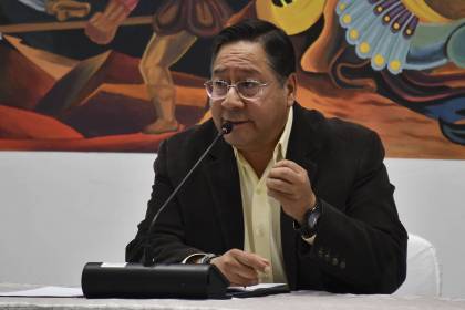 “Es inconstitucional”, dice Arce sobre proyecto que plantea suspender a vocales del TSE y prorrogar al Gobierno