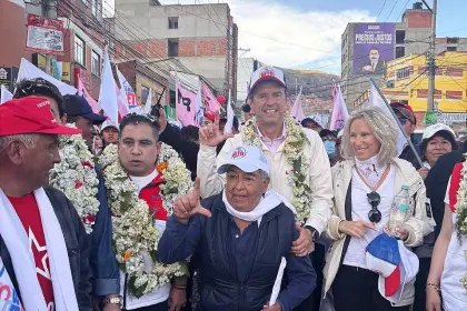 Tuto visita el eje del país en la recta final de la campaña electoral con la promesa del “cambio y esperanza”
