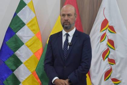 Gobierno pide “investigación profunda” al viaje del gerente de BoA y dice que “no debería haber privilegios para nadie”
