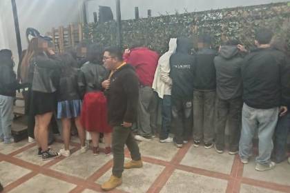 La Paz: Intervienen una fiesta clandestina en Irpavi en la que participaban 80 jóvenes, más de 30 eran menores de edad