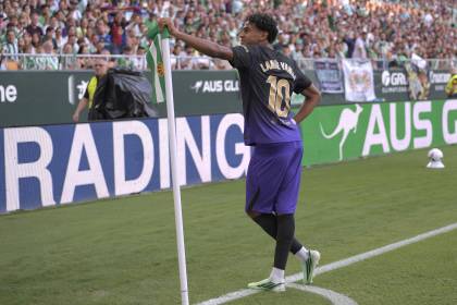 El Barça baila al Betis al ritmo de un sensacional Lamine Yamal