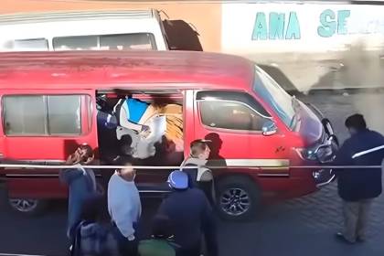 Mujer muere en un minibús al intentar llegar al hospital, pero “no la dejaron pasar en un bloqueo”, denuncia Derechos Humanos