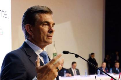 Paz urge al Legislativo aprobar el crédito del FMI y anuncia que ayudará a “estabilizar el dólar”