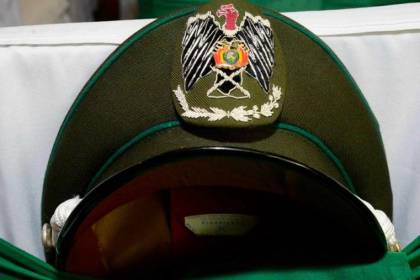 Un sargento es acusado de cobrar Bs 28 mil a dos de sus camaradas a cambio de ascensos en la Policía 