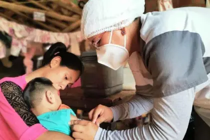 Centros de salud y brigadas de vacunación se movilizan este fin de semana en La Paz para frenar el avance del sarampión