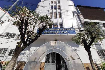 En medio anuncio de paro de médicos, el Ministerio de Salud anuncia que pagará los sueldos este lunes