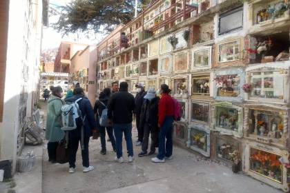 ¿Dónde están los restos de dos víctimas del covid? Se destaparon 76 nichos del Cementerio General y no hallan rastros