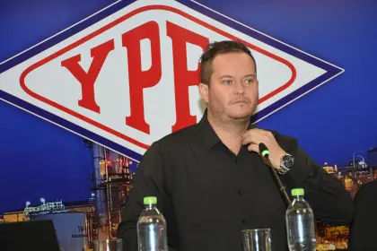 YPFB no puede garantizar abastecimiento de combustible si el Ministerio de Economía no facilita dólares, dice Dorgathen