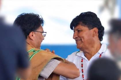 Niltón Condori abraza a Evo, lo llama “hermano” y se estrella contra García Linera y Paz en el ampliado evista 