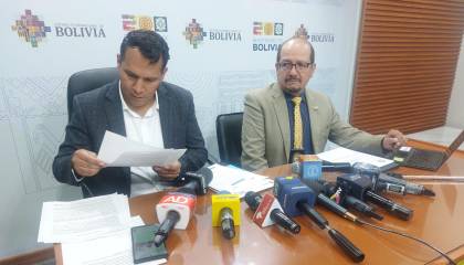 ATT y DGAC dicen que “no se va a afectar la venta de pasajes aéreos en bolivianos” 
