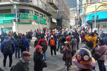 Liberan a tres mujeres aprehendidas durante los enfrentamientos de la COB con la Policía