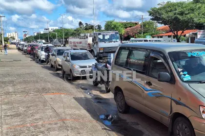Se registran largas filas en surtidores del eje central este fin de semana