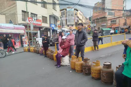 “Necesitamos gas para cocinar”, dicen madres de familia ante la falta de GLP en La Paz
