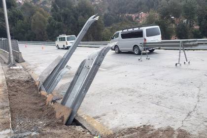 Cierran parte del carril de bajada de la autopista para reparar el sector del sifonamiento y se habilita desvío de 100 metros