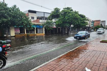 Las fuertes lluvias persistirán en el oriente y el trópico, mientras que en los valles se esperan precipitaciones ligeras