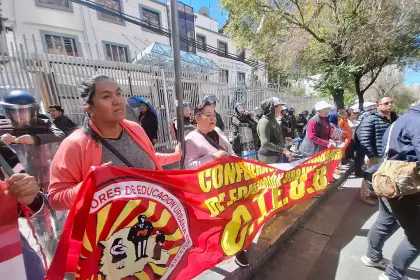 Maestros anuncian paro: Estos son los pedidos del sector que suspenderá clases el lunes 11 de mayo